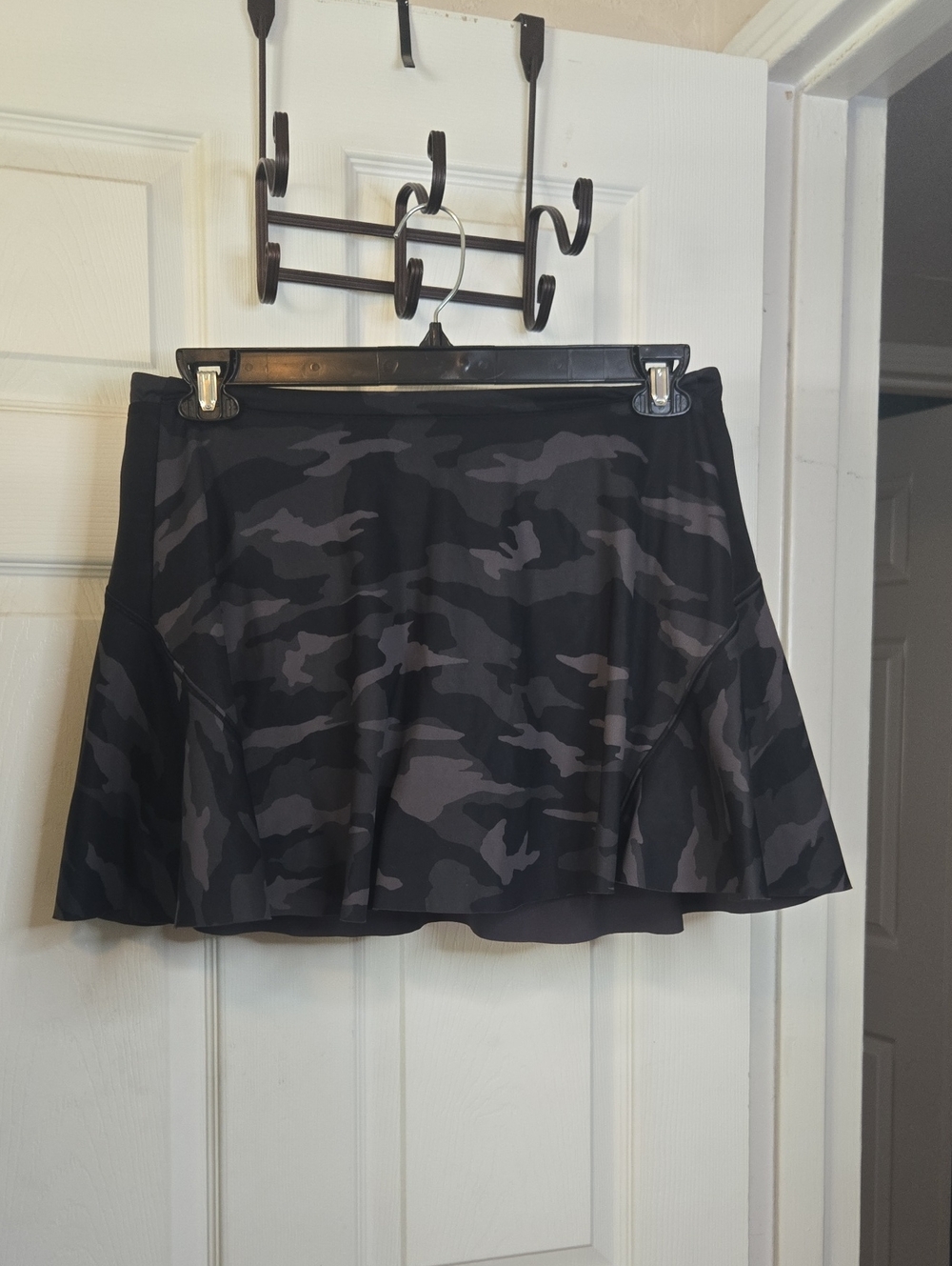 Athleta Black & Gray Camo Flared Skater Skort Skirt